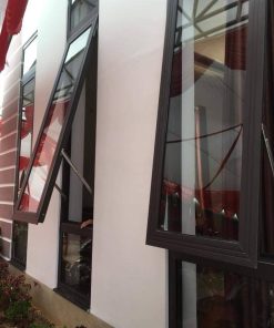 Cửa sổ hất màu xám ghi
