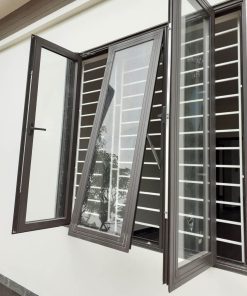 Cửa sổ hất màu xám ghi