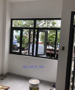 Cửa sổ hất màu xám ghi